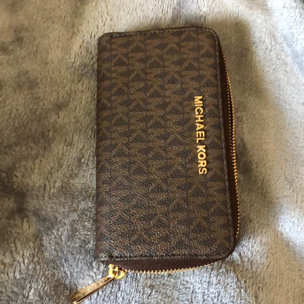 Michael kors signature wallet